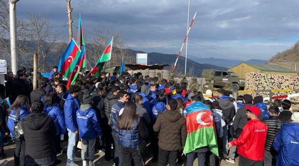 Молодежь Индонезии поддержала акцию эко-активистов на Лачинской дороге