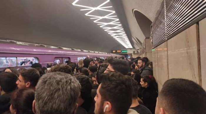 Bakı metrosunda izdiham yaşanıb - FOTO