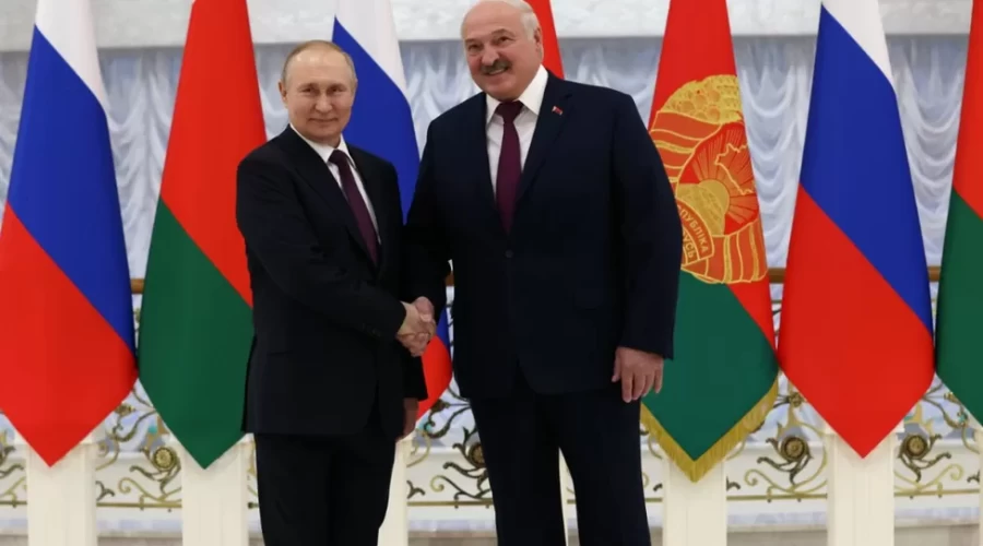 Ukraine to boost Belarus border defences as Putin meets Lukashenko