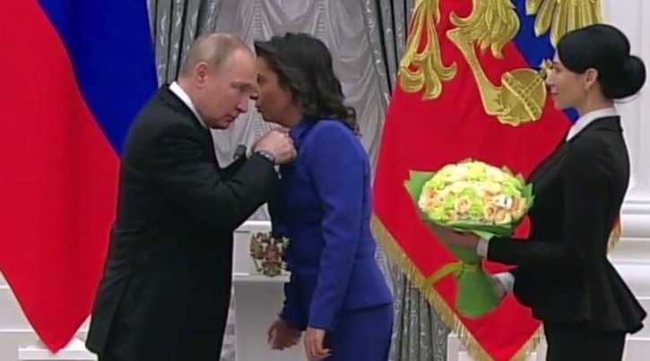 Putin Simonyana Şərəf ordeni verdi