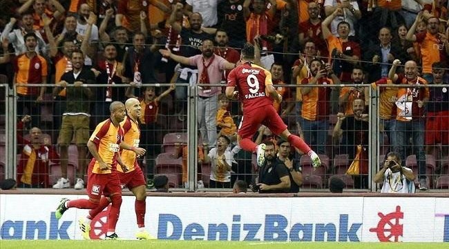 "Qalatasaray" son dəqiqələrdə kubokda mərhələ adladı