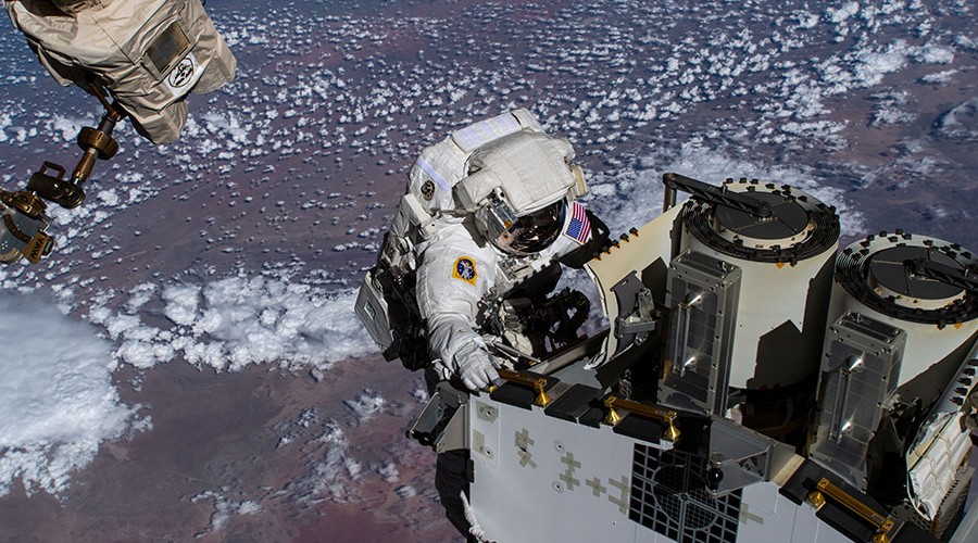 NASA astronavtları kosmosda gəzintiyə çıxdılar