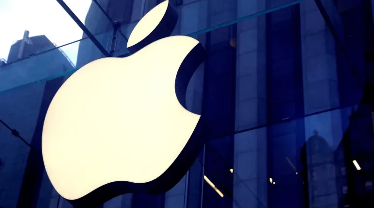 Apple’s Australian workers go on Christmas strike over pay