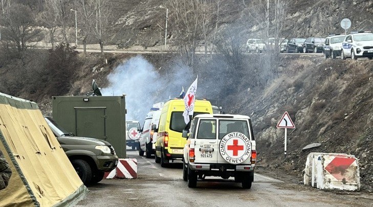 Xəstə körpə Laçın yolu vasitəsilə Ermənistana aparılıb