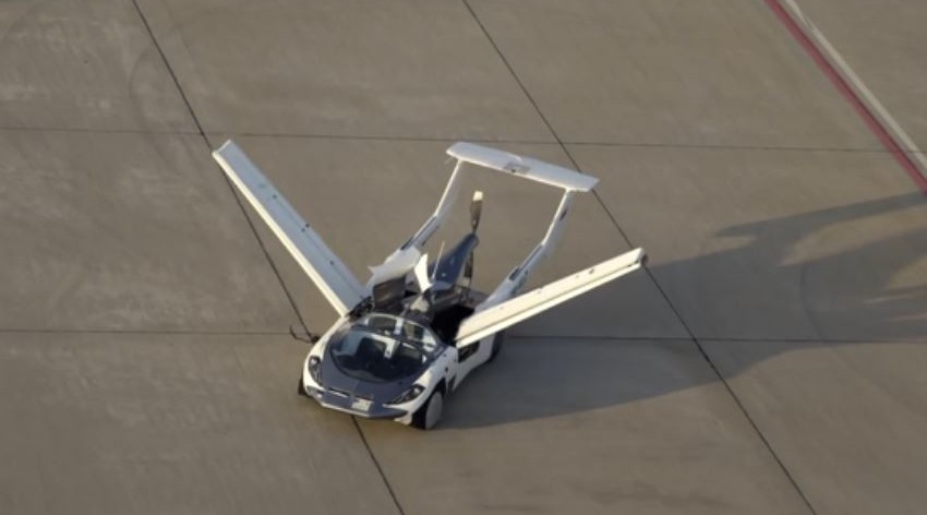 Израильская компания успешно испытала летающий автомобиль - ВИДЕО