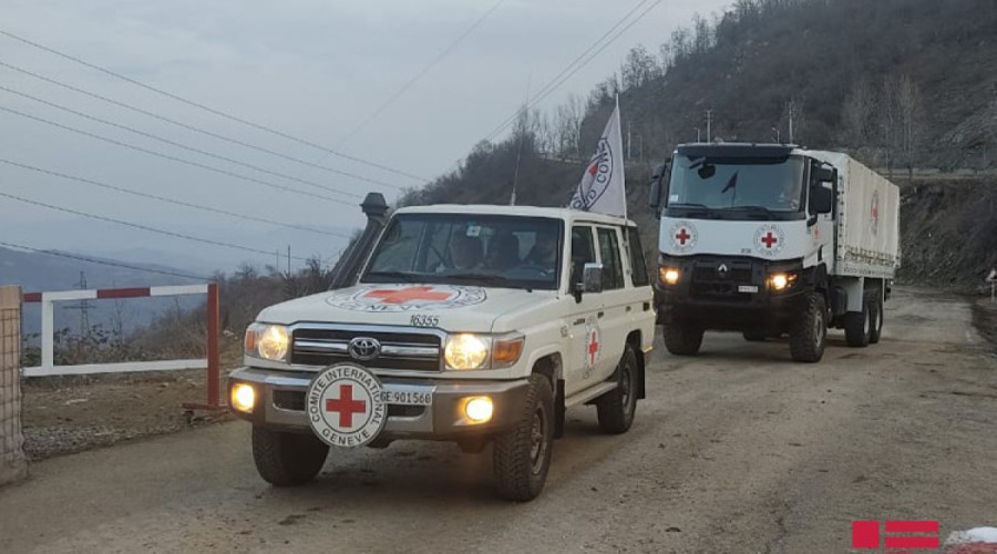 ICRC vehicles drove freely from the protest area on the Khankendi-Lachin road