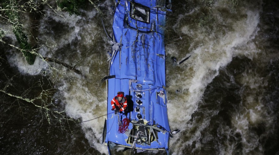 At least 3 dead, 4 missing in Spain after bus plunges off bridge into river