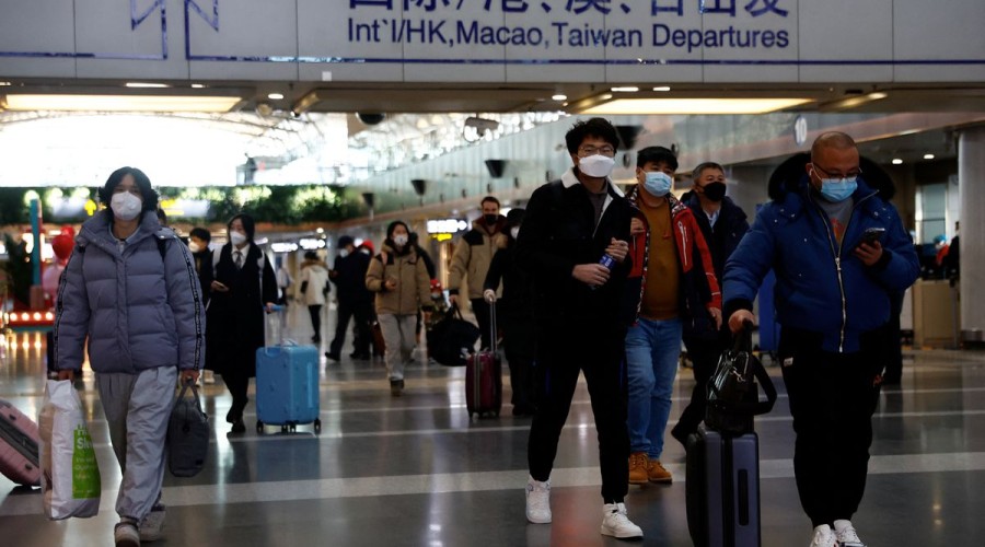 U.S. weighs new COVID rules for travelers from China