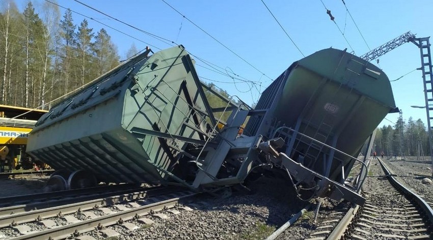 В Казахстане перевернулся поезд с зерном