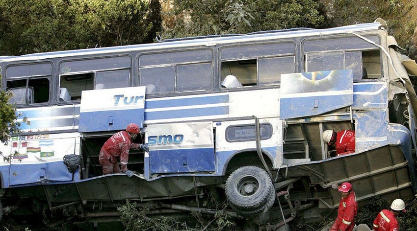 Boliviyada avtobus aşıb, azı 11 nəfər həlak olub