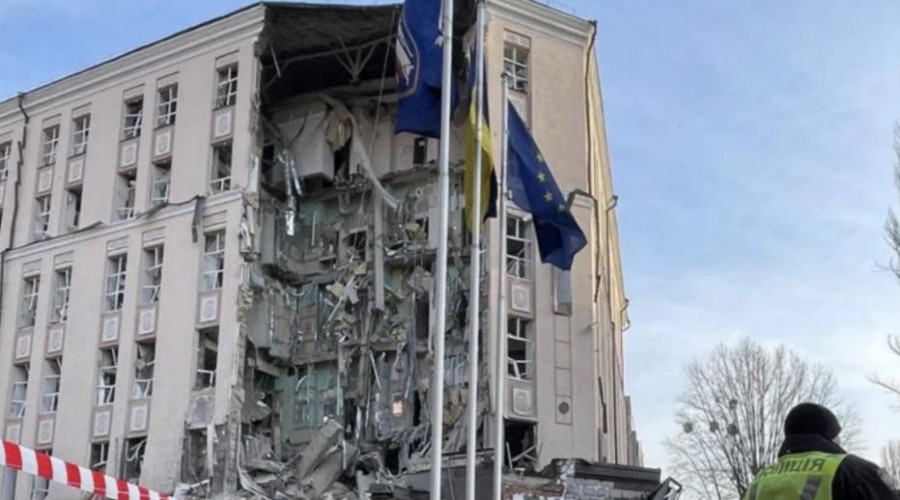 Российские оккупанты продолжают бомбить жилые кварталы и убивать мирных граждан в Украине