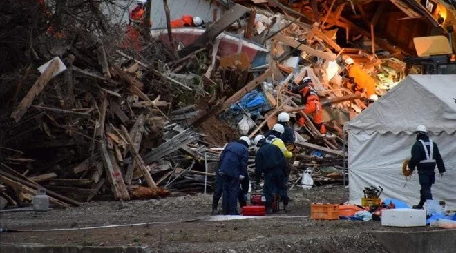 Yaponiyada sürüşmə: 10 ev yerin altında qaldı - FOTO