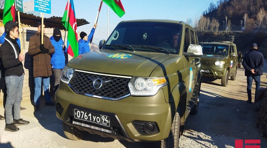 2 passenger vehicles of Russian peacekeepers pass unhindered along Azerbaijan's Lachin-Khankandi road