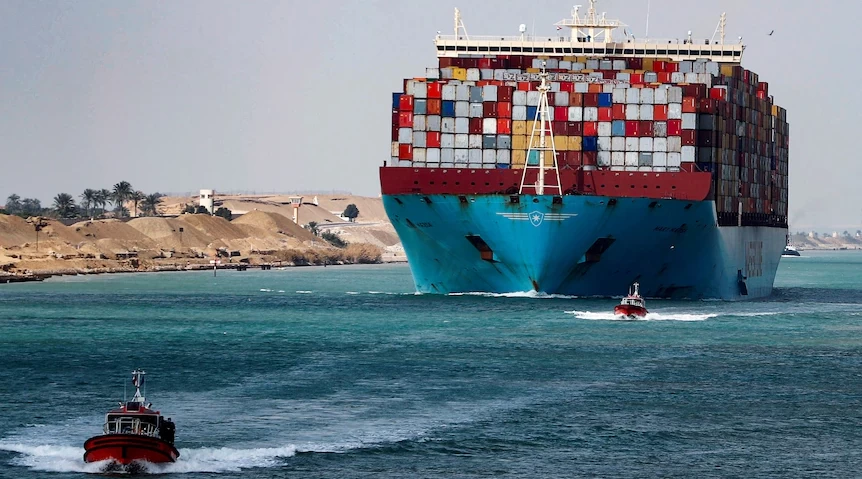 Cargo ship runs aground in Suez Canal