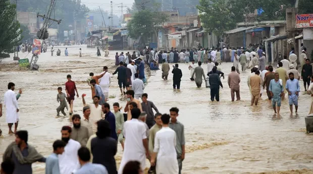 U.S. to give extra $100 million to Pakistan floods recovery