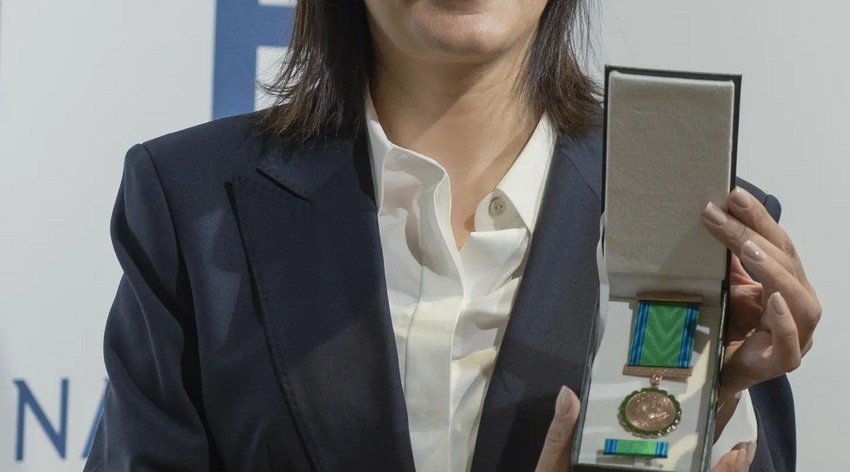 İlham Əliyev baş katibə medal verdi