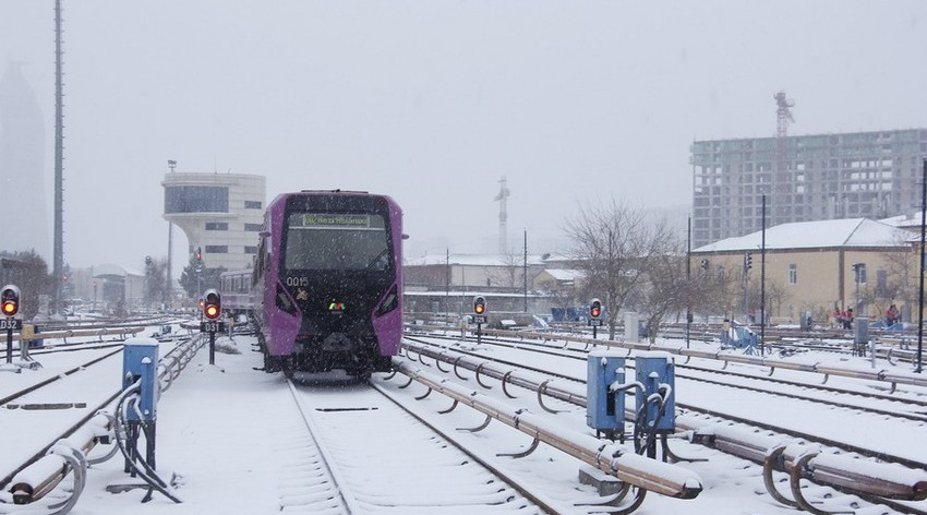 Qarlı havada Bakı metrosu normal rejimdə işləyib