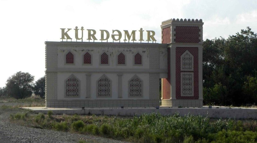 Kürdəmirdə qardaş bacısını qətlə yetirdi