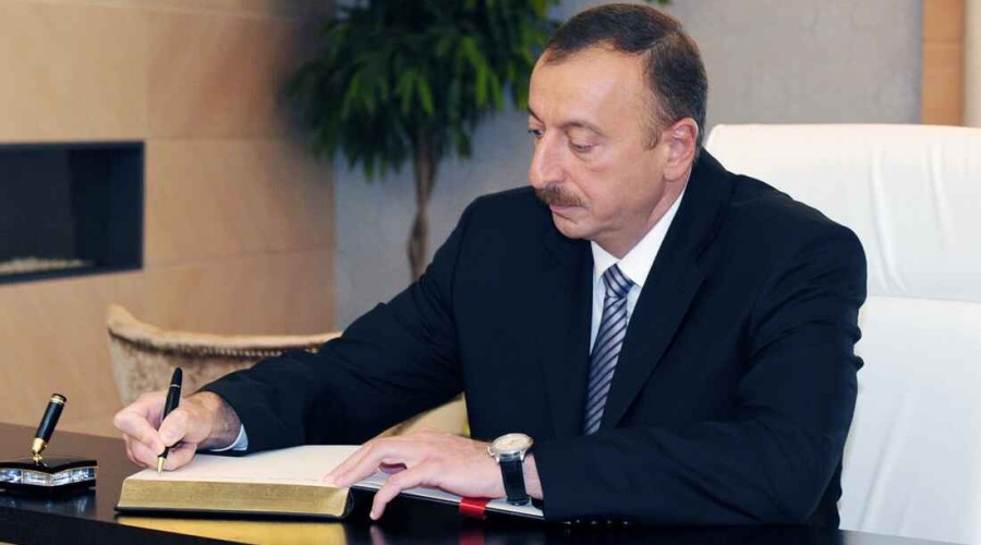 <strong>Ильхам Алиев выделил средства на реконструкцию автодорог в Хазарском районе</strong>