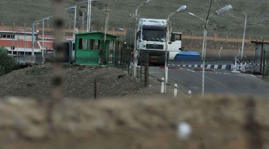<strong>СНБ Армении закрыла дорогу из Гёруса в Кафан для иранских грузовиков</strong>