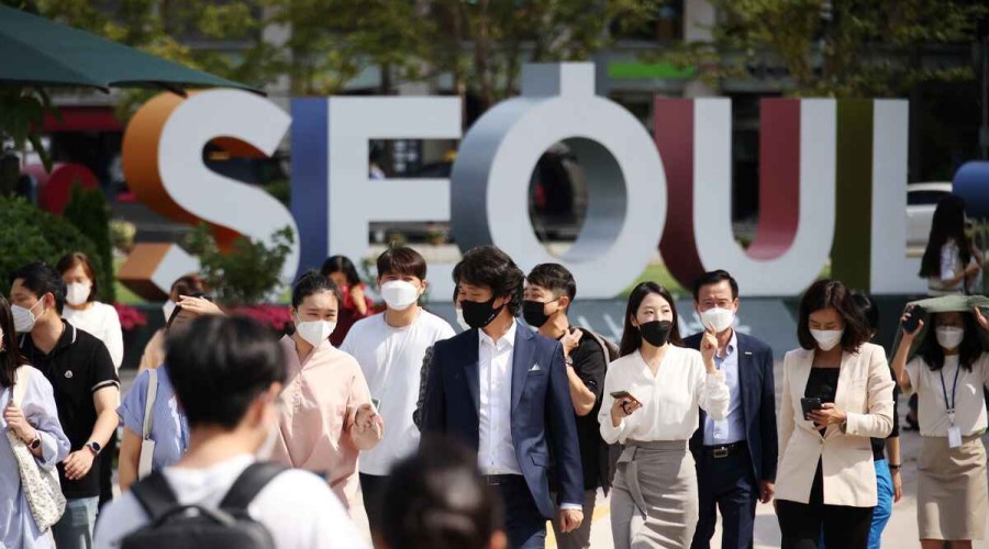 S.Korea daily COVID-19 cases top 3,000 for first time after holiday