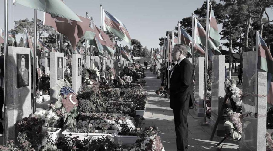 US Ambassador to Azerbaijan commemorates martyrs of the Patriotic War