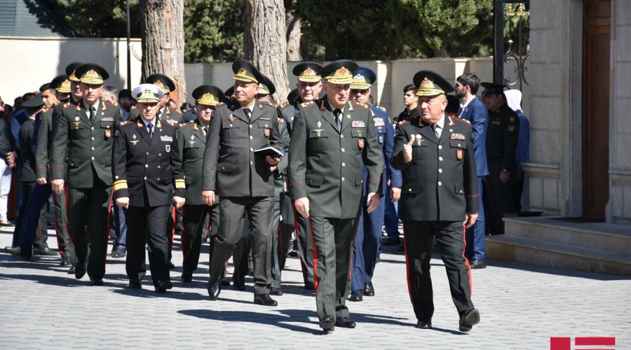 Azerbaijani Defense minister visited II Alley of Honor-PHOTO
