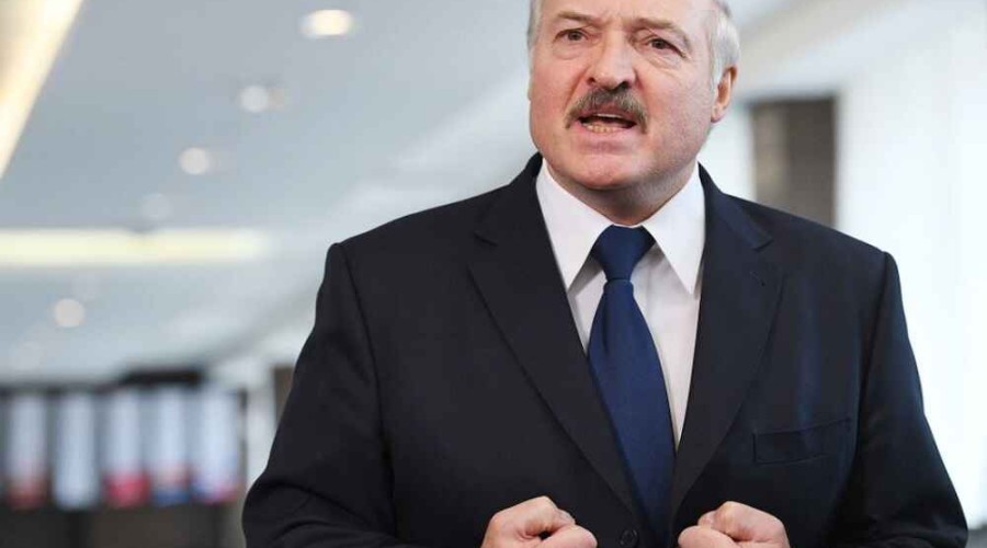 Лукашенко призвал думать о будущем, разрабатывая конституцию