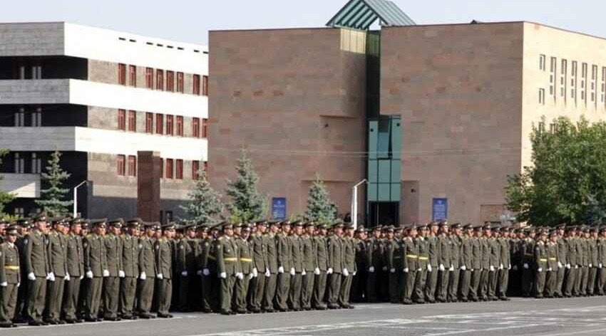 Ermənistanda hərbi universitetin rəisi işdən çıxarılıb