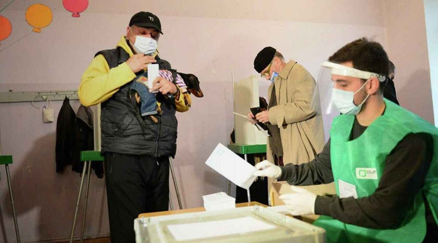 В Грузии начались выборы в местные органы власти