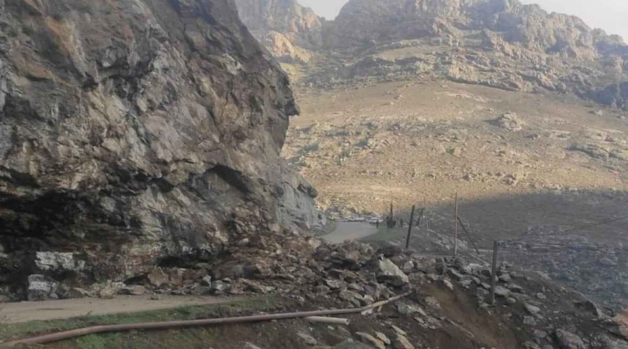 Rock avalanche in Azerbaijan's Lerik closes road