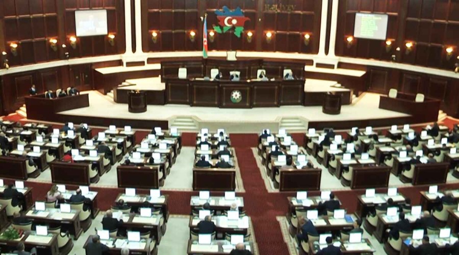 Meeting of Azerbaijani Parliament kicks off, draft law “On Independence Day” being discussed