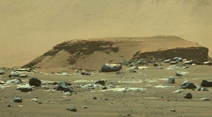 NASA shares photo indicating traces of life on Mars