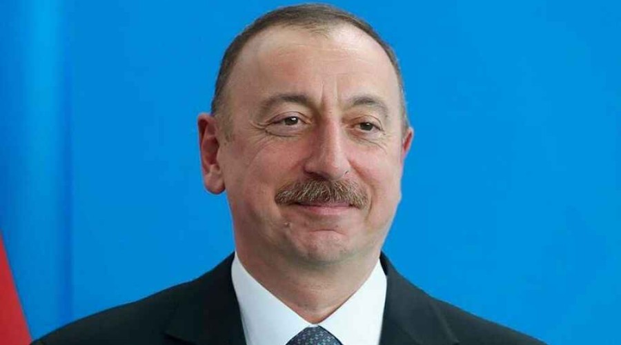 <span style="color:red">Президент Азербайджана поздравил народ с 30-й годовщиной восстановления независимости</span>
