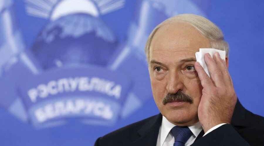 <strong>Лукашенко обвинил Запад в попытках сменить власть в Беларуси</strong>