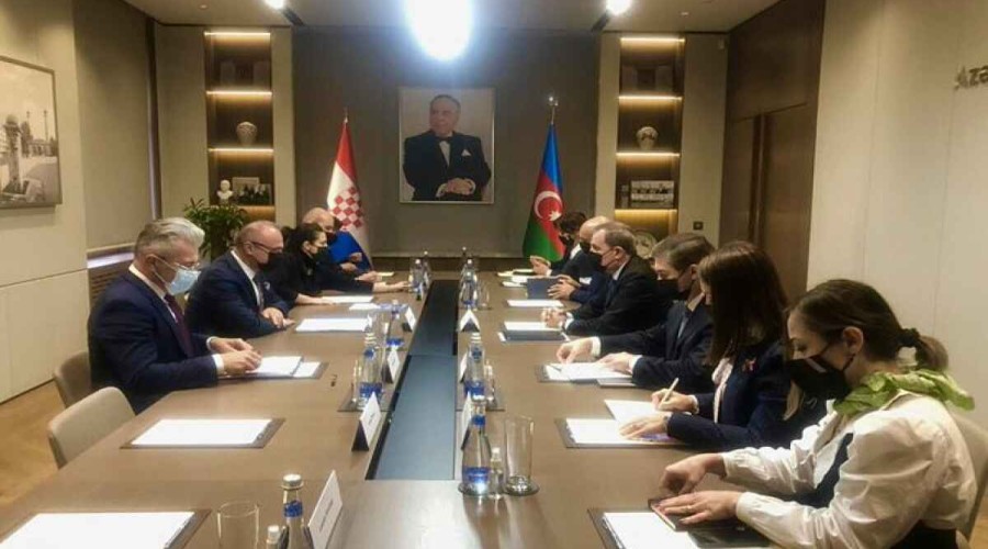 Extended meeting being held between Azerbaijani and Croatian FMs