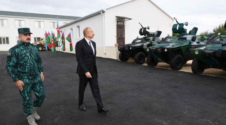 
<strong>Ильхам Алиев ознакомился с условиями, созданными в комплексе воинской части Госпогранслужбы в Зангиланском районе - ФОТО</strong> 