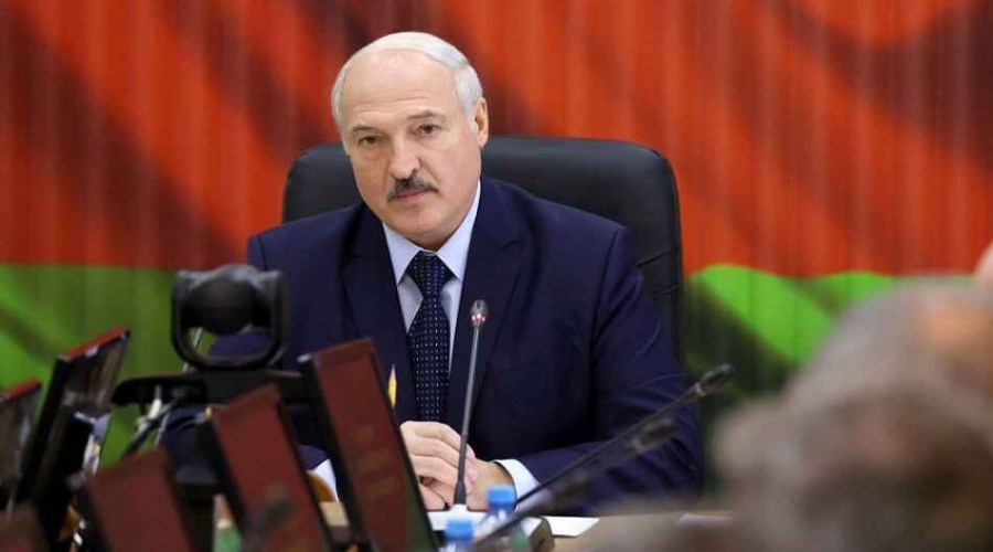 Лукашенко назвал конституцию Беларуси авторитарной
