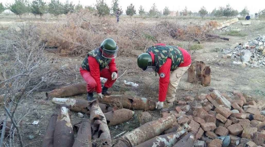 На освобожденных территориях Азербайджана обнаружено более 48 тысяч мин и НРБ