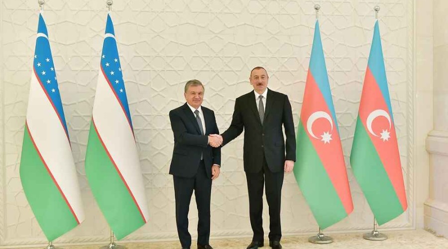 <strong>Ильхам Алиев поздравил Шавката Мирзиёева с переизбранием на пост главы Узбекистана</strong>