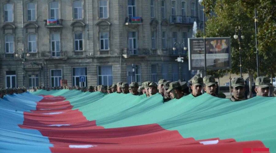 Victory march in Baku starts -PHOTO