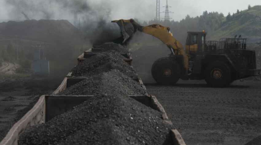 China sharply increases coal imports