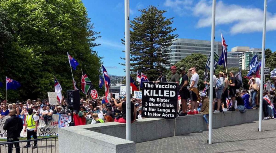 Thousands protest in New Zealand against COVID-19 rules