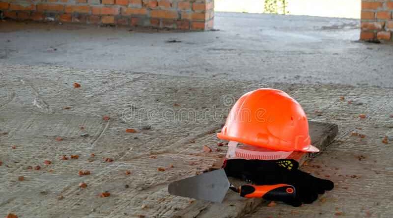 Bakıda tikinti zamanı uçqun - fəhlə betonun altında qaldı