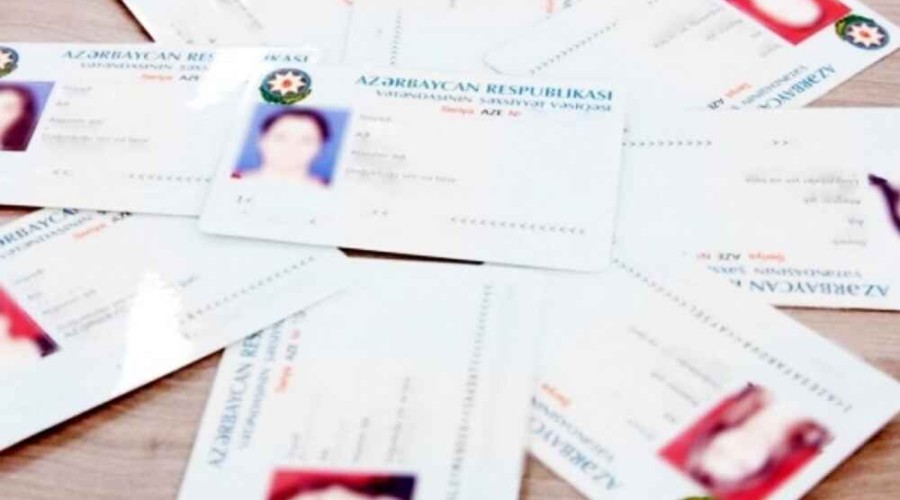 <strong>Азербайджанцам, не достигшим 15-летнего возраста, будут выдавать удостоверения личности</strong>
