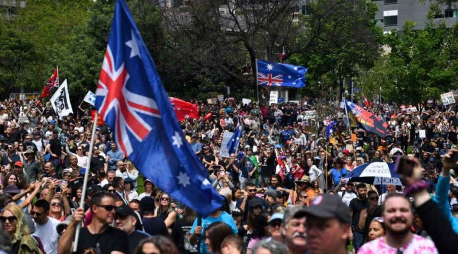 Pro and anti-vaccination protesters take to Australia streets