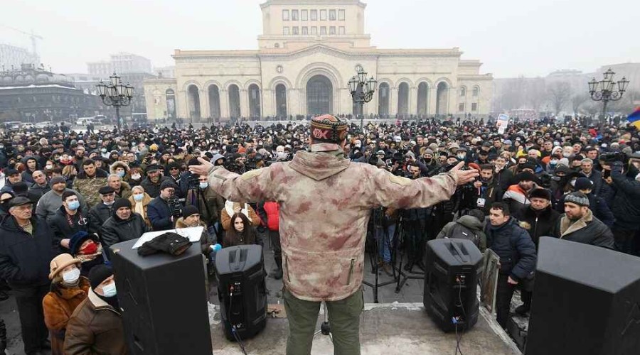 <strong>В Ереване возобновились акции протеста</strong>