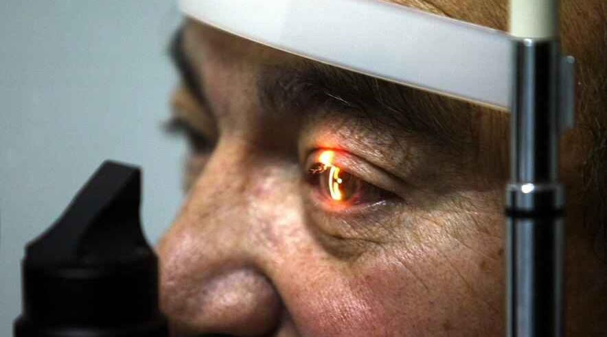 На людях готовятся испытать бионический глаз