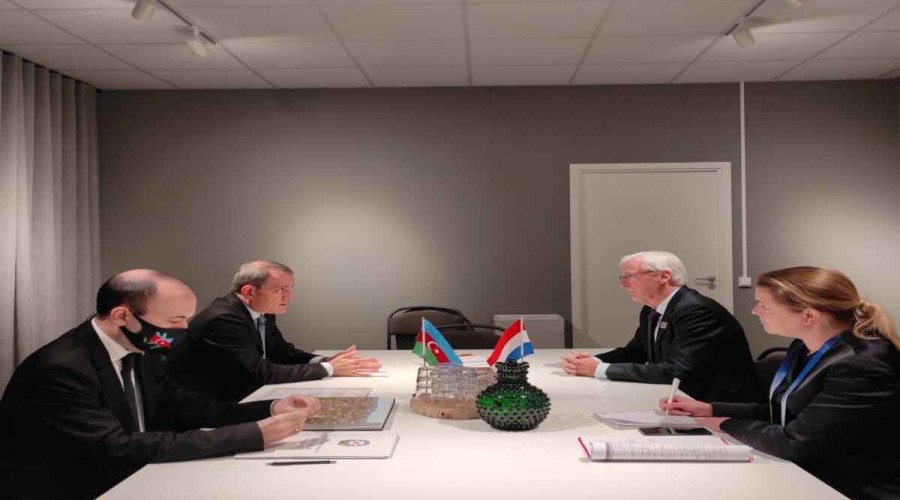 Jeyhun Bayramov informed foreign minister of Netherlands about situation in region