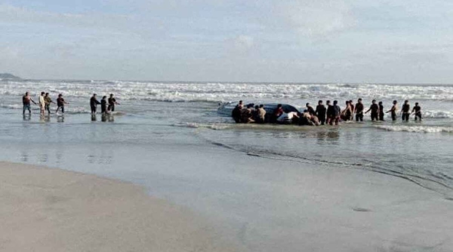 Five more bodies recovered after boat capsizes off Malaysia